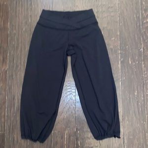 Lululemon cropped black leggings. Size 4.
